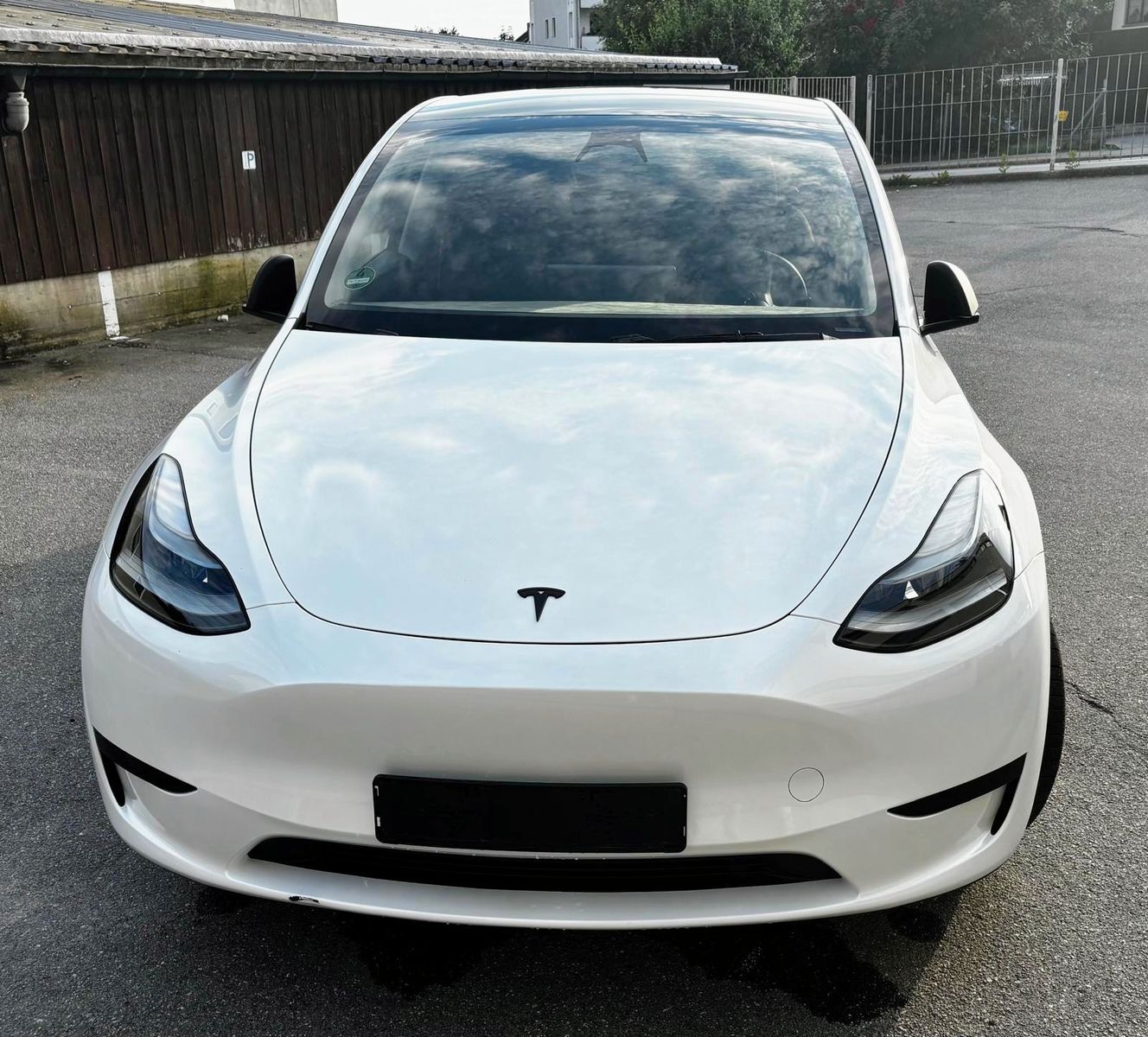 TESLA Model Y Standard Range 