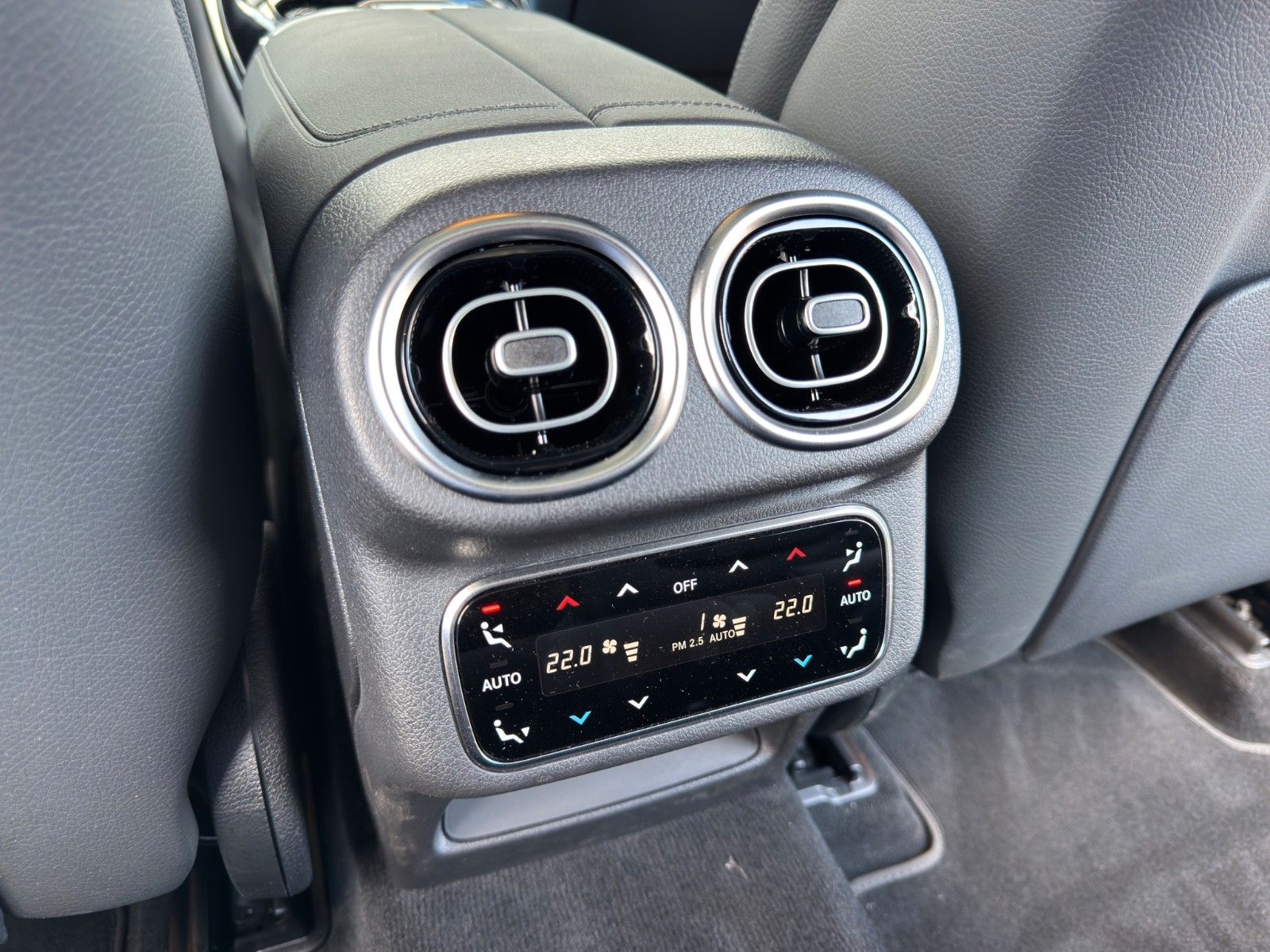 Fahrzeugabbildung Mercedes-Benz GLC 220D PREM+ NIGHT HUD PANO 360° BURM LUFTFAH