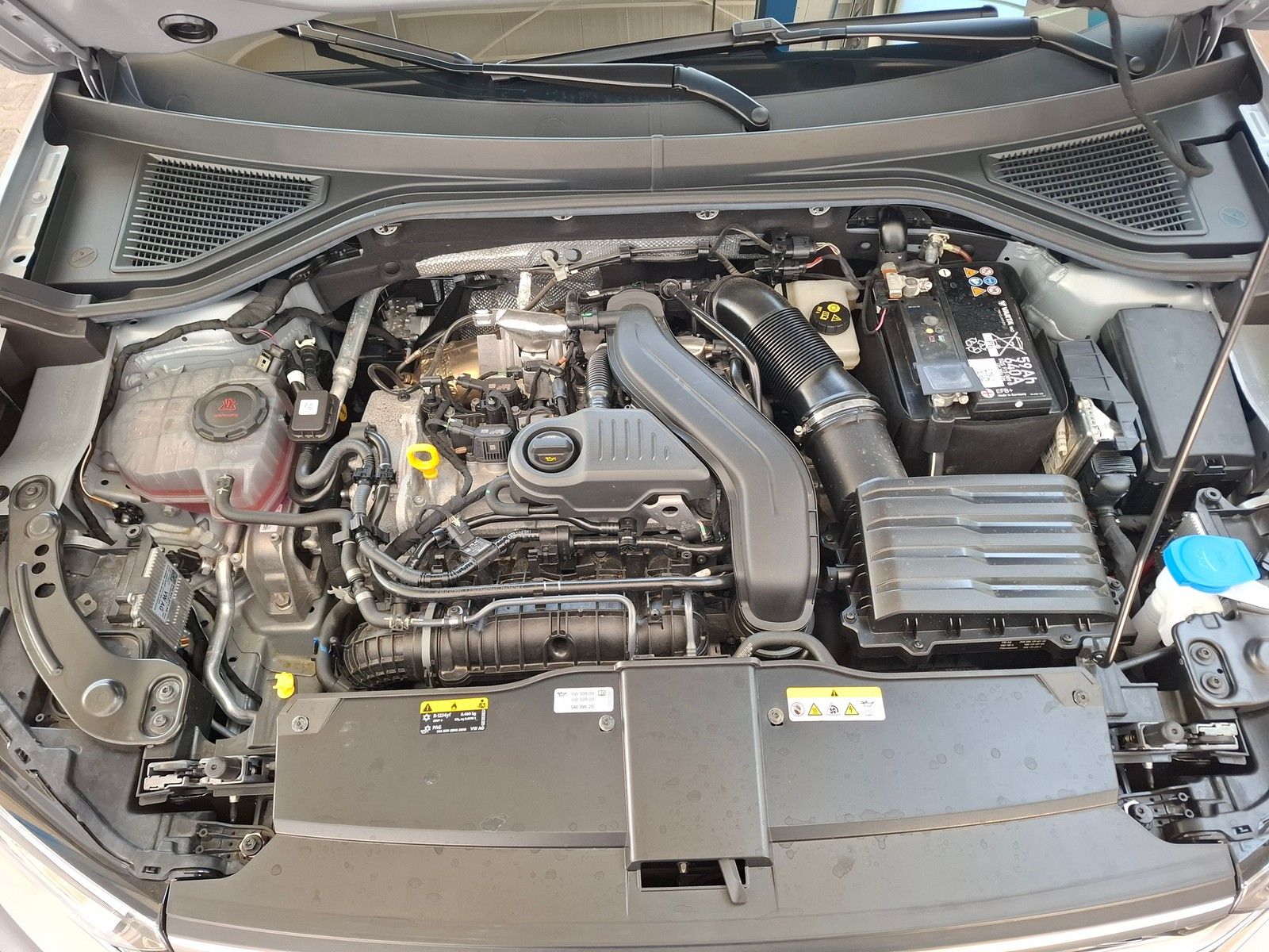 Fahrzeugabbildung Volkswagen T-Roc R-Line 1,5 TSI DSG +IQ.Drive+IQ.Light+Navi