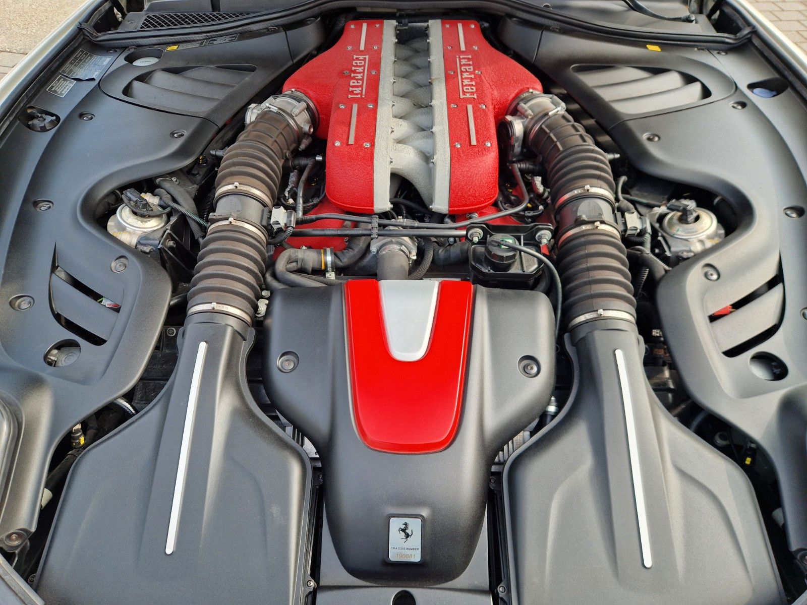Fahrzeugabbildung Ferrari FF*dt. Auto*Lift*Carbon*Sitzbelüftung*Display*