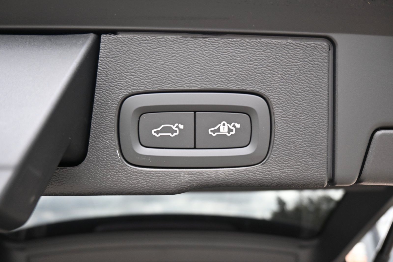 Fahrzeugabbildung Volvo XC60 B5 AWD Plus Dark*FSHZG*360°*ACC*AHK