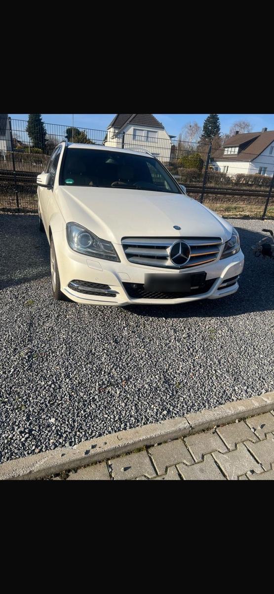Mercedes-Benz C350 2012 — interior