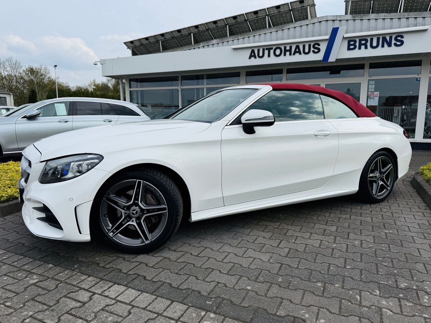 Fahrzeugabbildung Mercedes-Benz C 200 CABRIO AMG, Autom., Multibeam, RFK, Tot, N