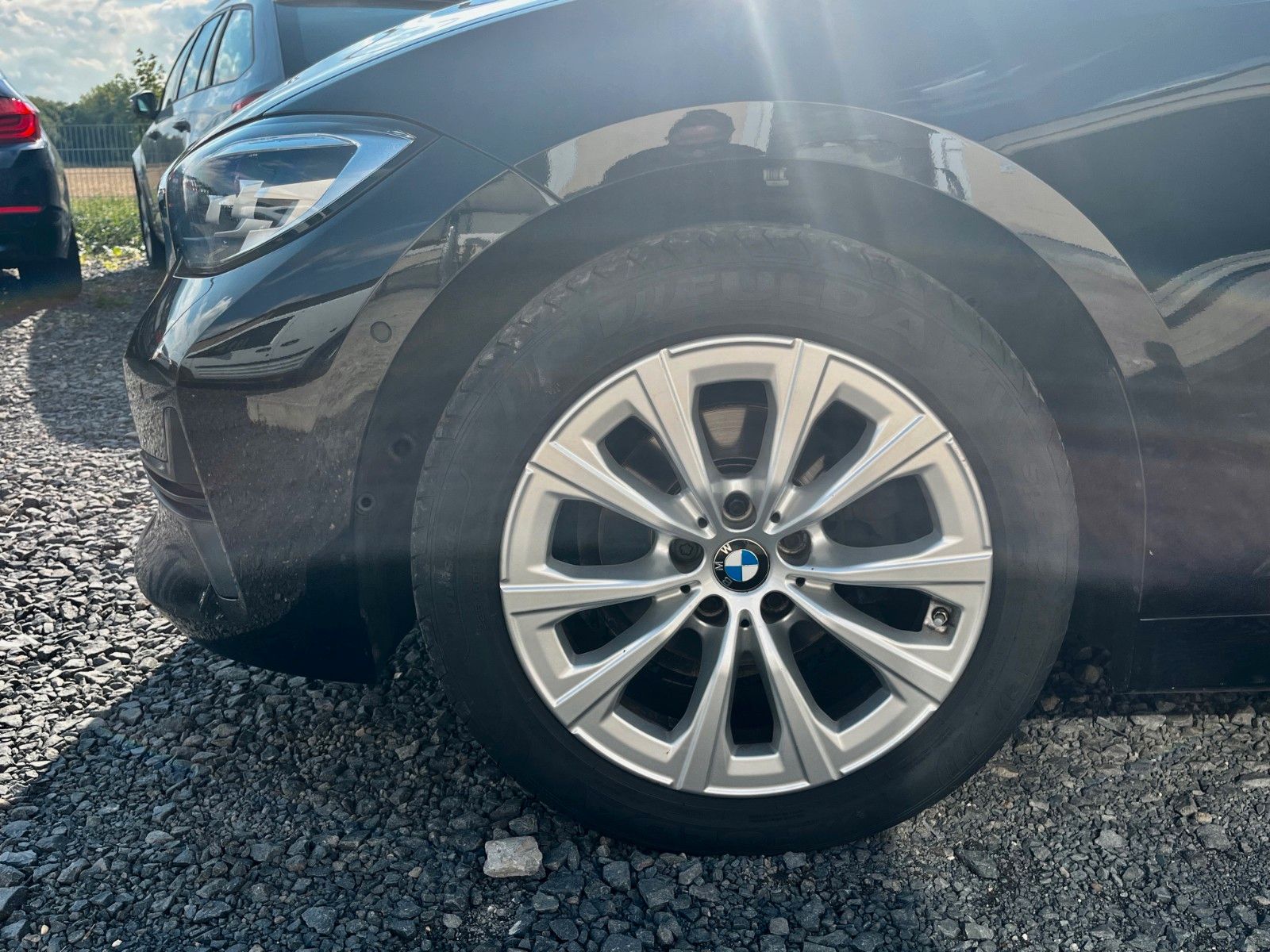 Fahrzeugabbildung BMW 318d Tour Navi Leder Kamera HUD Alarm SPORTSITZE