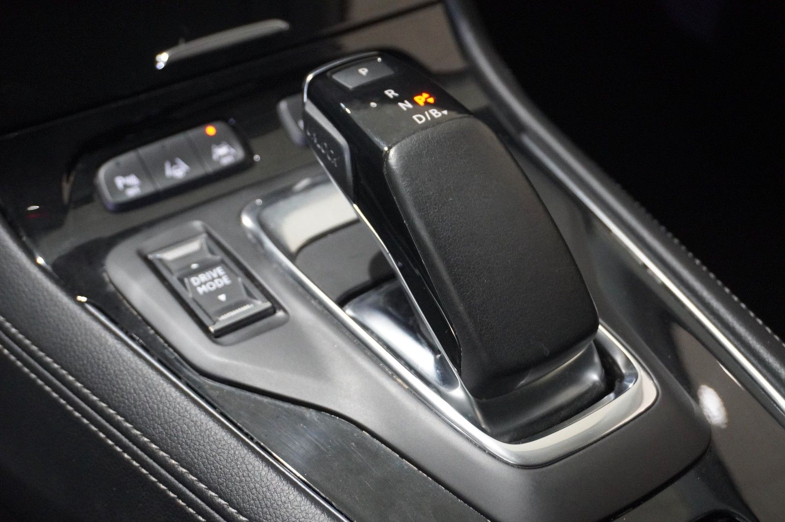 Fahrzeugabbildung Opel Grandland (X) 1.6 HYBRID 4X4 ULTIM. NAVI/360°/SH