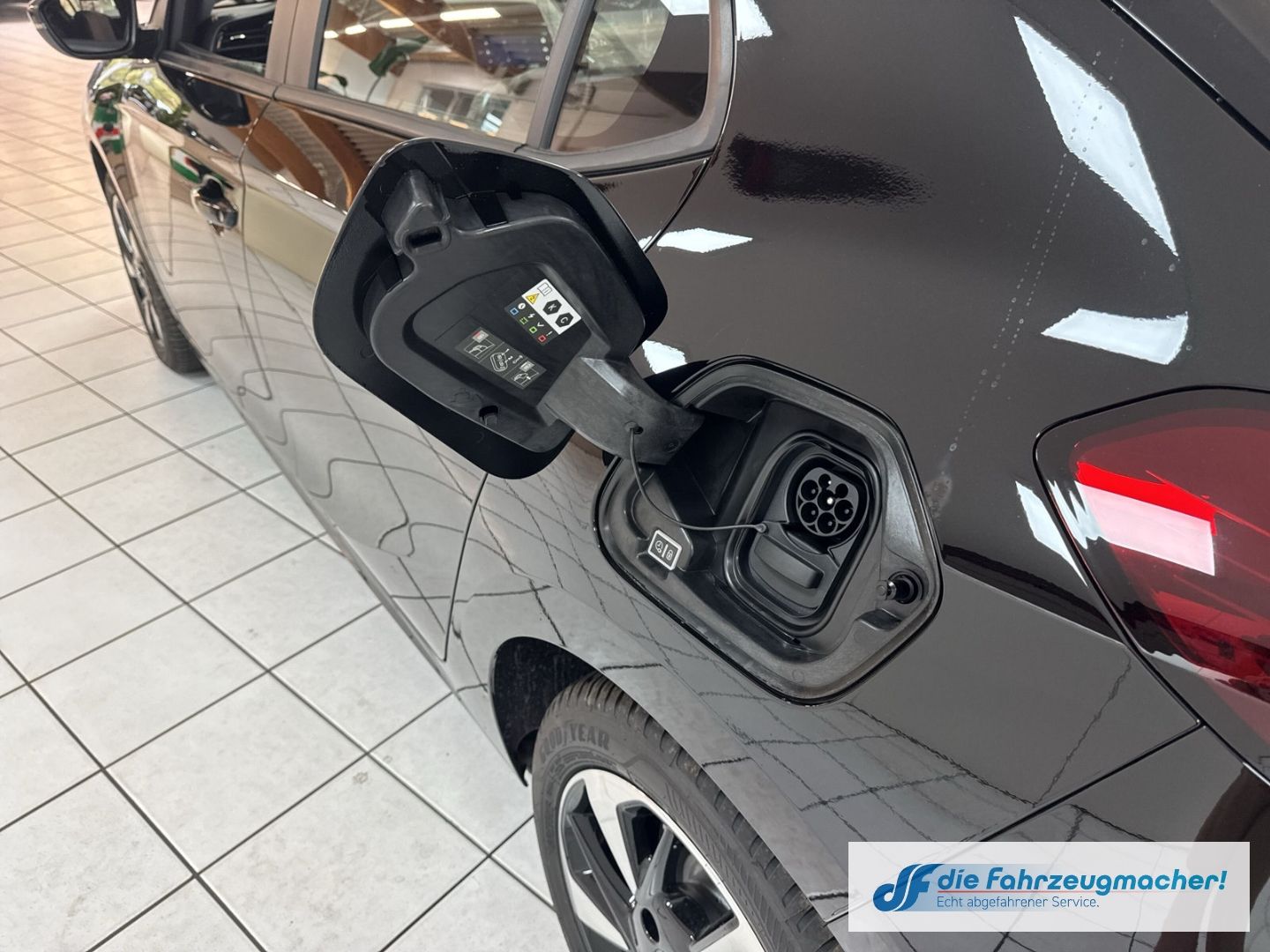 Fahrzeugabbildung Opel Corsa-e *Alu, Wärmepumpe, SHZ*Edition Apple CarP