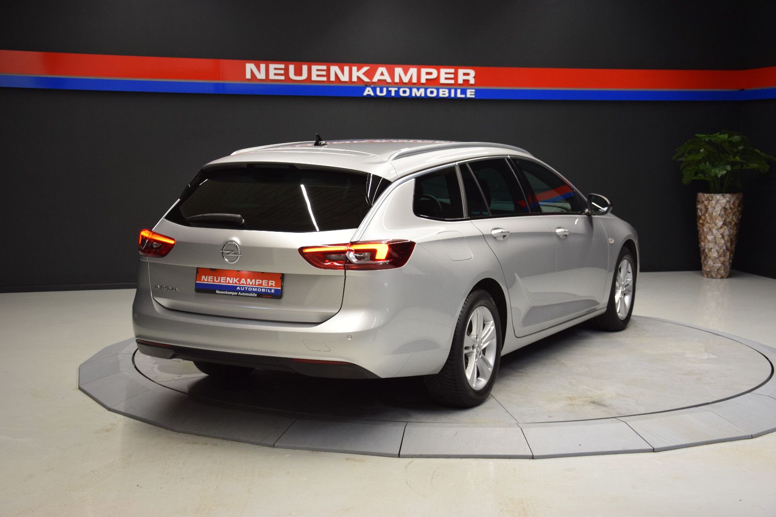 Fahrzeugabbildung Opel Insignia B Sports Tourer Business LED Navi