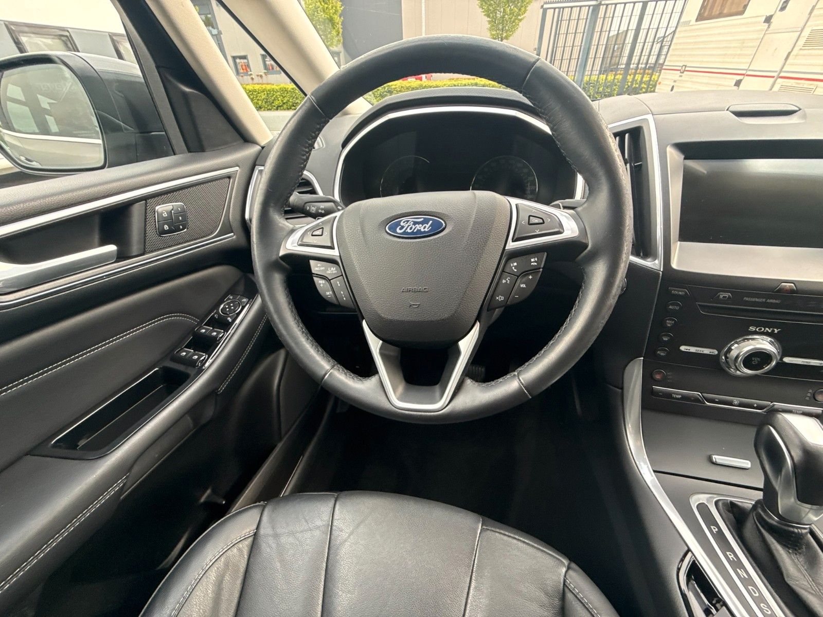 Fahrzeugabbildung Ford S-MAX Titanium 7 Sitzplätze