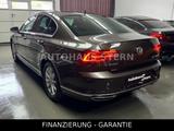 Volkswagen Passat 2.0 TDI Lim R Line ACC RFK LED 8fach DAB+ - Volkswagen Passat: Alcantara