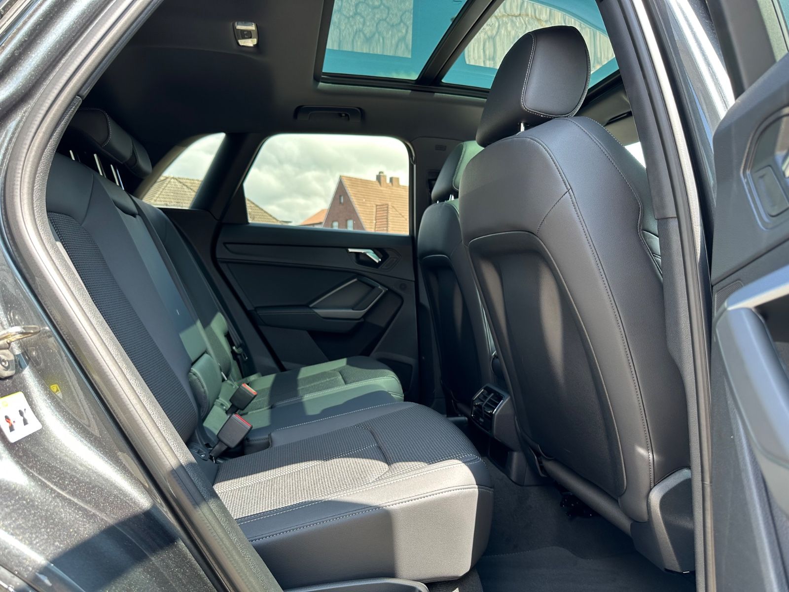 Fahrzeugabbildung Audi Q3 35 TFSI S line S Tronic Navi/Pano/AHK/GRA/18"