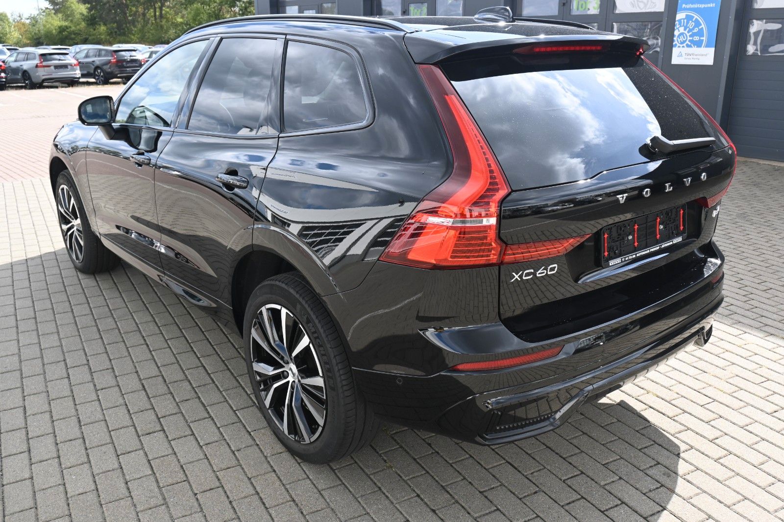 Fahrzeugabbildung Volvo XC60 B4 D AWD Ultimate Dark*STDHZG*360°*ACC*AHK
