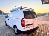 Hyundai H-1*AUTOMATIK*WERKSTATTEINR*1.HAND*KLIMA*AHK - Hyundai mit Diesel-Antrieb: Automatik