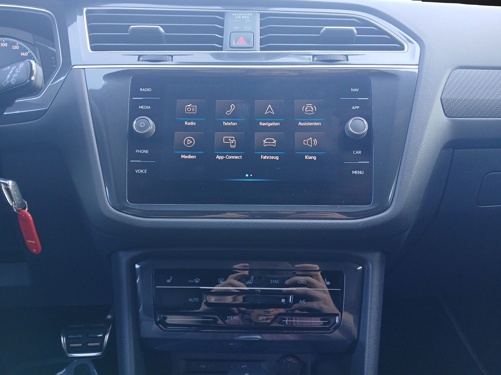 Fahrzeugabbildung Volkswagen Tiguan Allspace TSI R-Line DSG 4M Matrix Navi AI