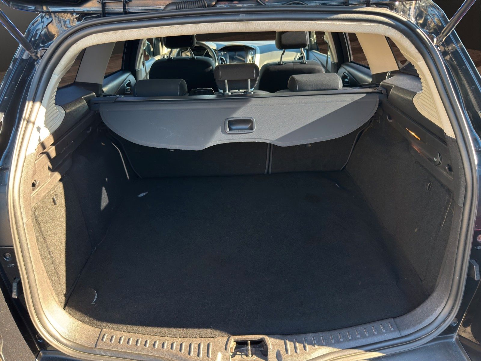 Fahrzeugabbildung Ford Focus Turnier *AHK*Sitzheizung*Service Neu