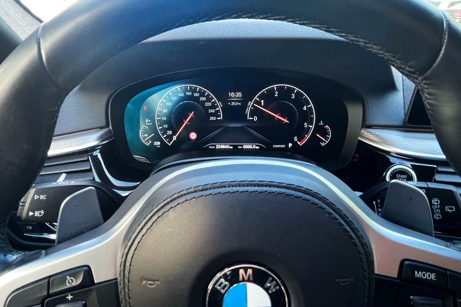 Fahrzeugabbildung BMW 540 d xDrive SAG M SPORT HUD KOMFORTSITZE  DDC