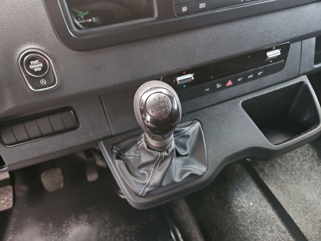 Fahrzeugabbildung Mercedes-Benz Sprinter 317 Kombi L2H2 Mobility Rollstuhl Lift