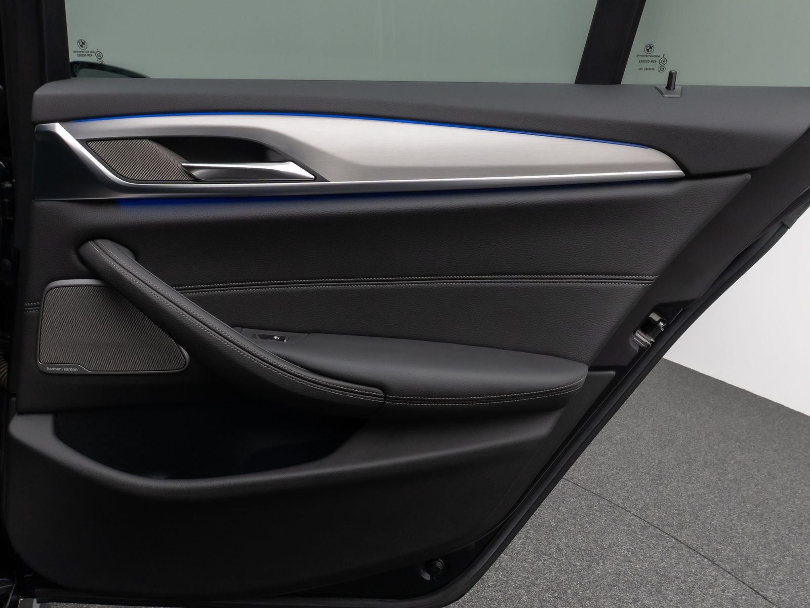 Fahrzeugabbildung BMW 530d xD M Sport Panorama Kamera HUD H/K Komfort