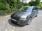 Toyota Avensis Combi Executive 2,2-l-D-CAT Executive - Toyota Avensis in Wiesbaden