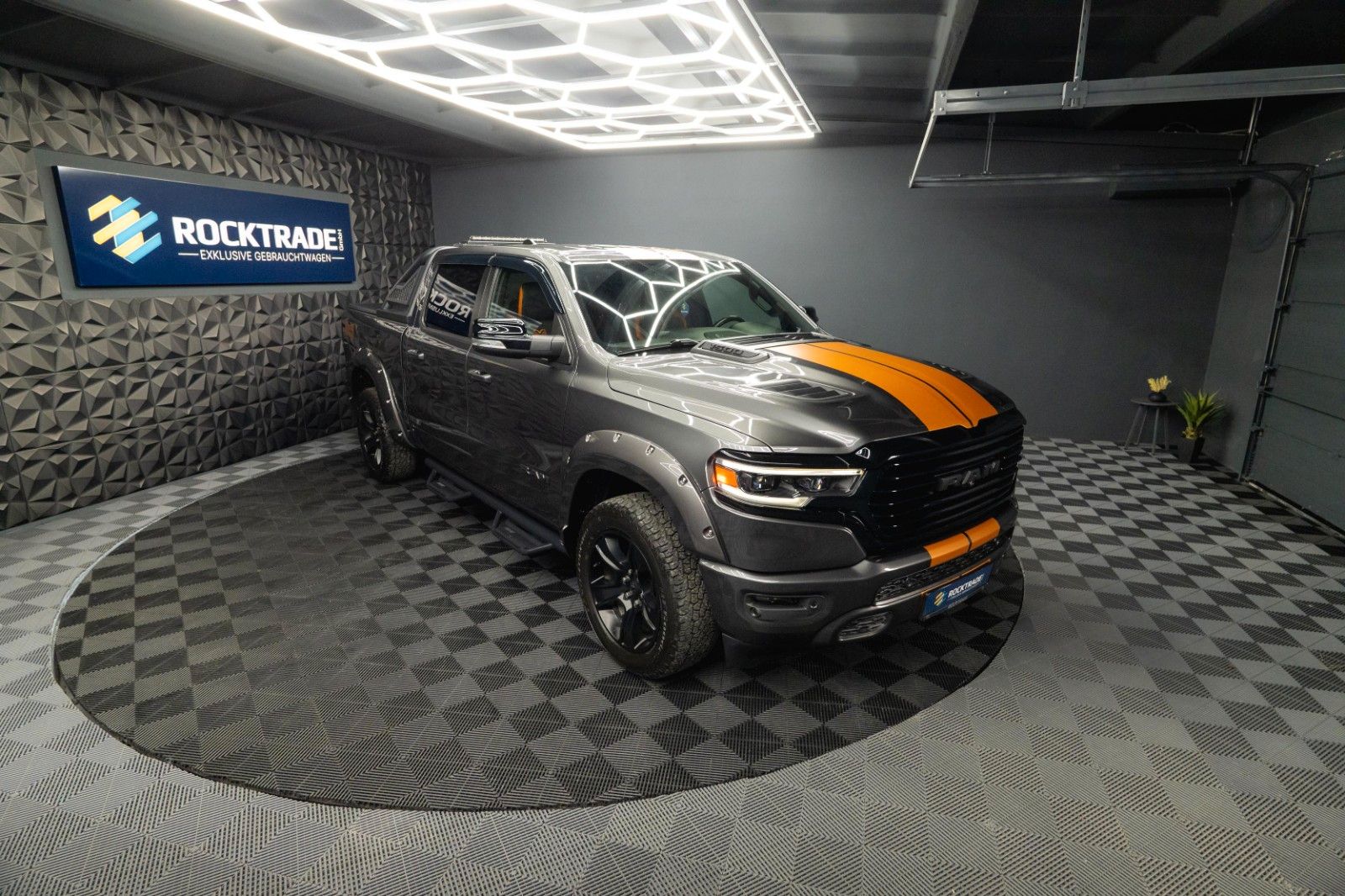 Fahrzeugabbildung Dodge RAM 5.7 V8 HEMI 4x4 OFFROAD Night Limited 19%
