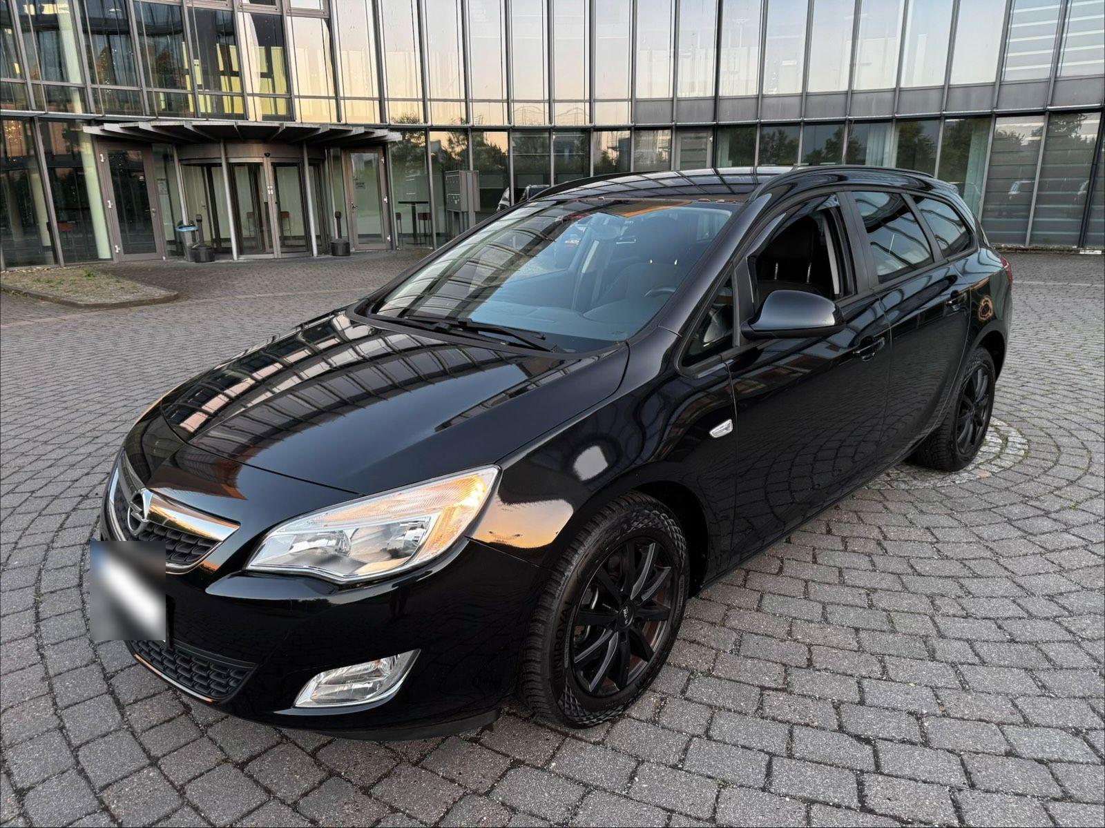 Opel Astra 2012 — photo 9