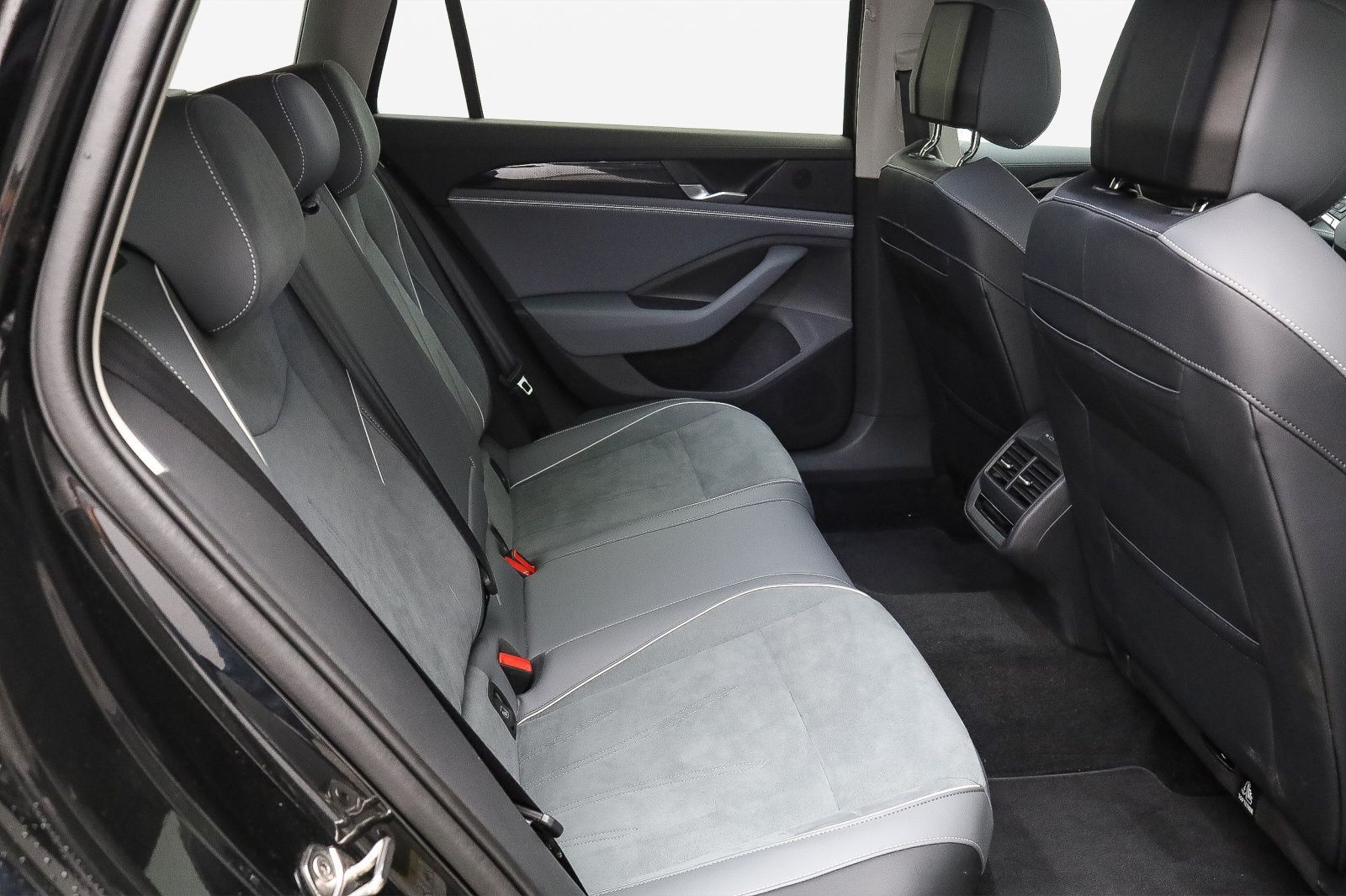 Volkswagen Passat Variant - Bild 13