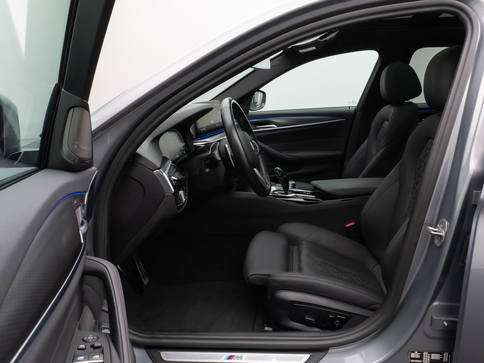 Fahrzeugabbildung BMW 530d M Sport Panorama 360°DAB H/K Komfort 20Zoll