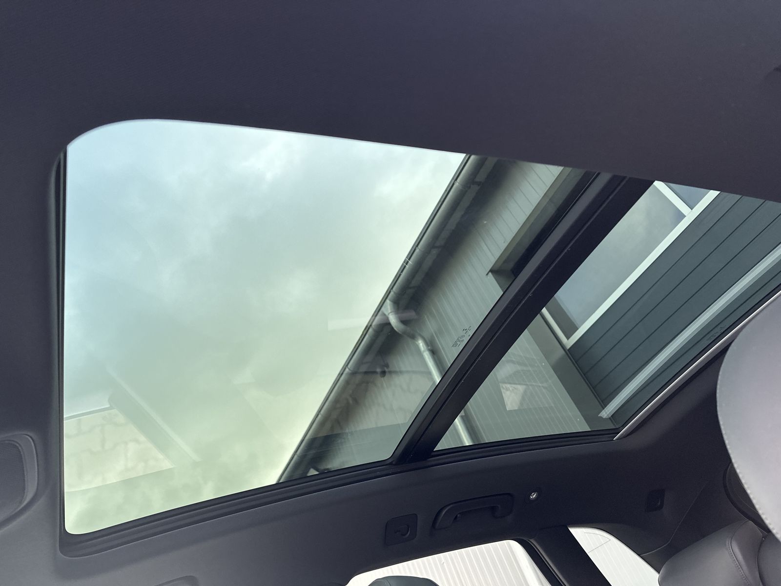 Fahrzeugabbildung Audi Q5 50 TFSIe Qu S-Line NAV+XEN+PANO+KAM+20ZO+DAB