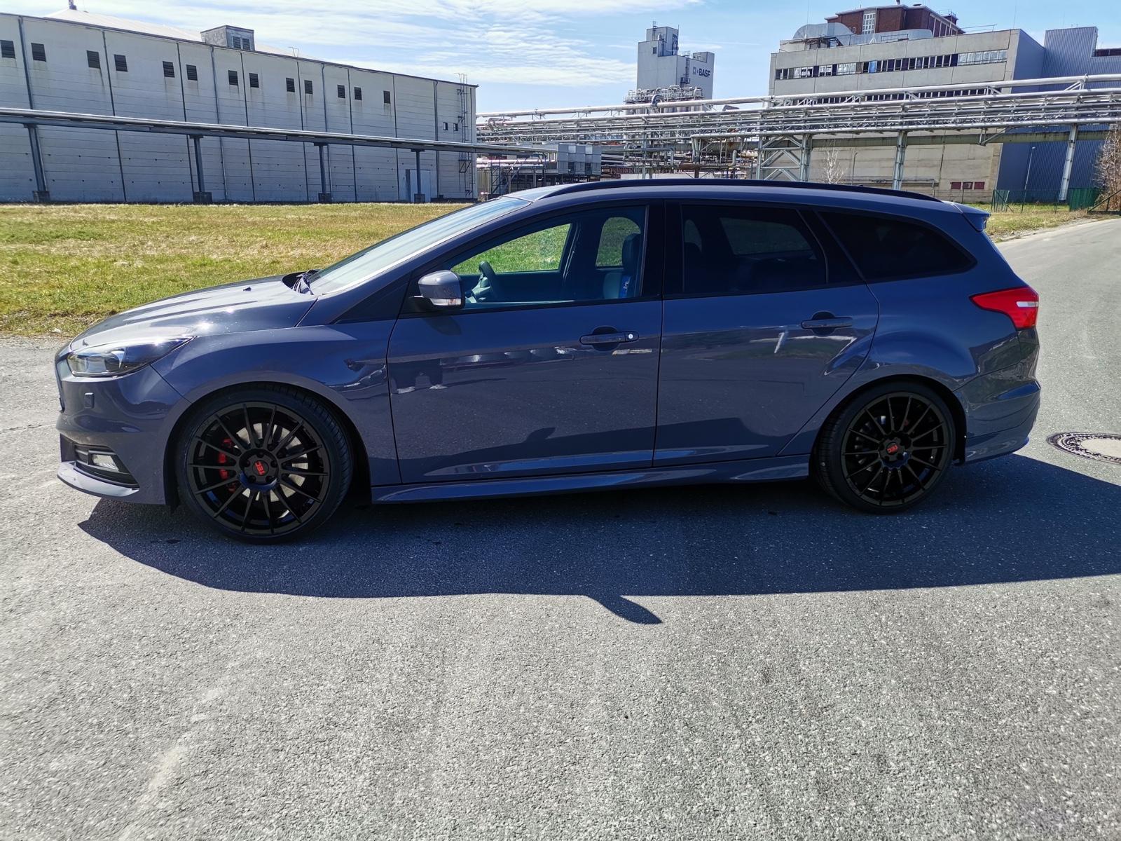Ford Focus 2015 — салон