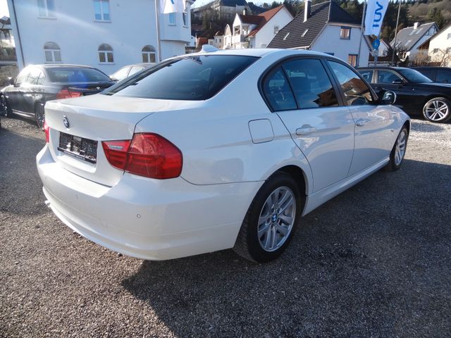 Fahrzeugabbildung BMW 320d xDrive/1.Hand/Navi/StH/PDC/Xenon/Leder/