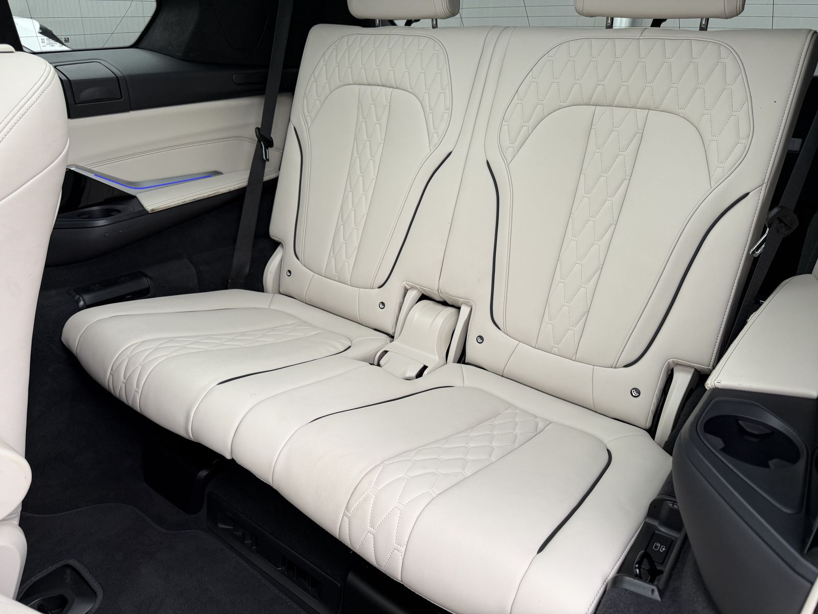 Fahrzeugabbildung BMW X7 M60i 6-Sitzer NAV+LASER+PANO+B&W+360°+ACC+1HD