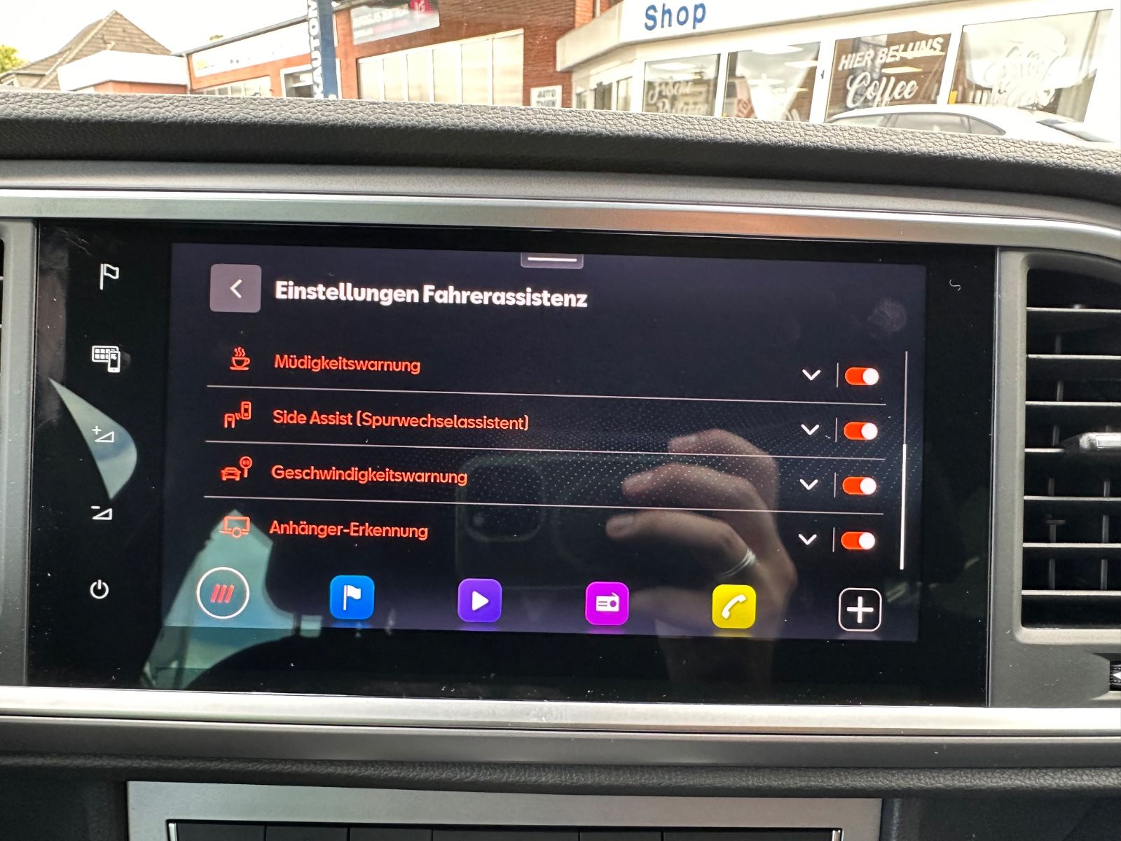 Fahrzeugabbildung SEAT Ateca FR 1.5 TSI DSG ACC/NAVI/LED/PDC/eHeck/SHZ