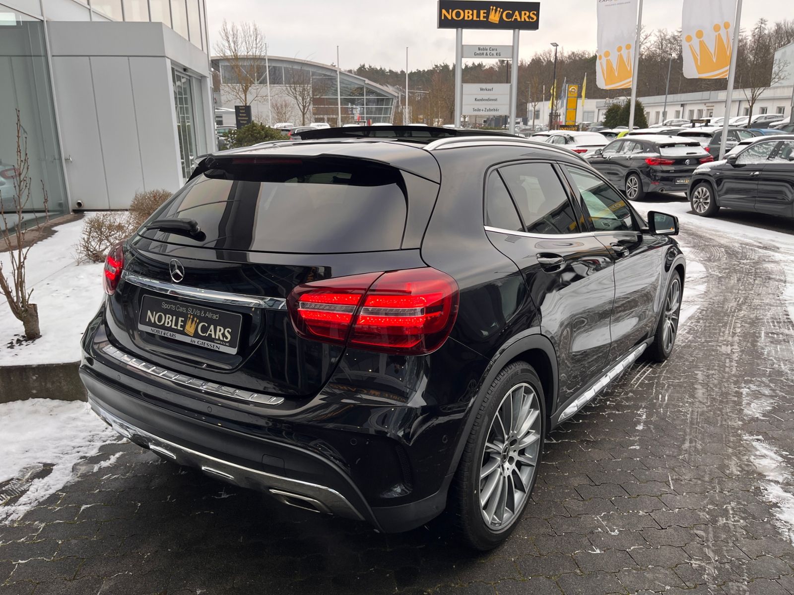 Fahrzeugabbildung Mercedes-Benz GLA 250 4Matic AMG Line AHK PANO RFK 19"