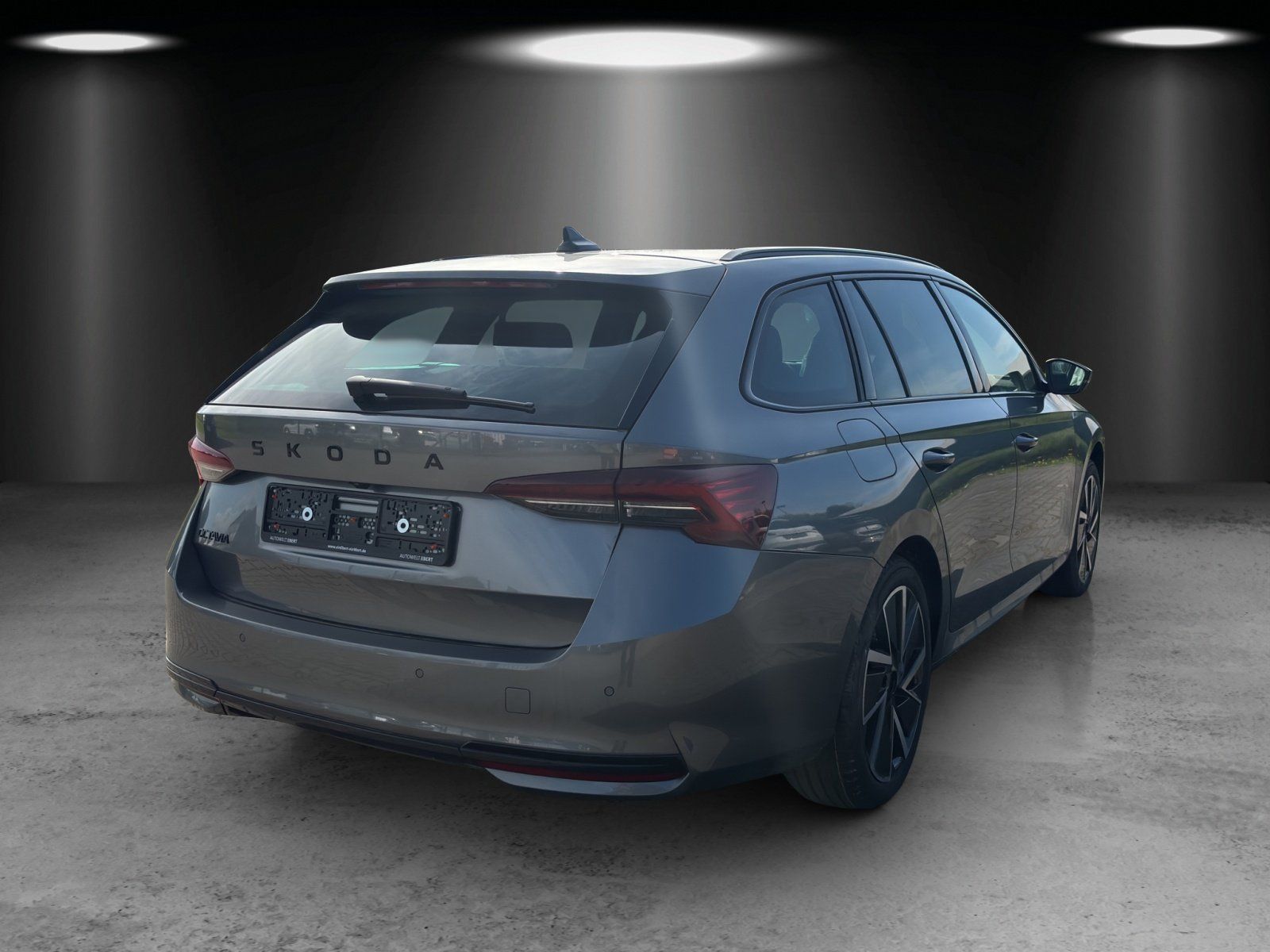 Fahrzeugabbildung SKODA Octavia Combi Sportline 2,0 TDI 110 kW DSG