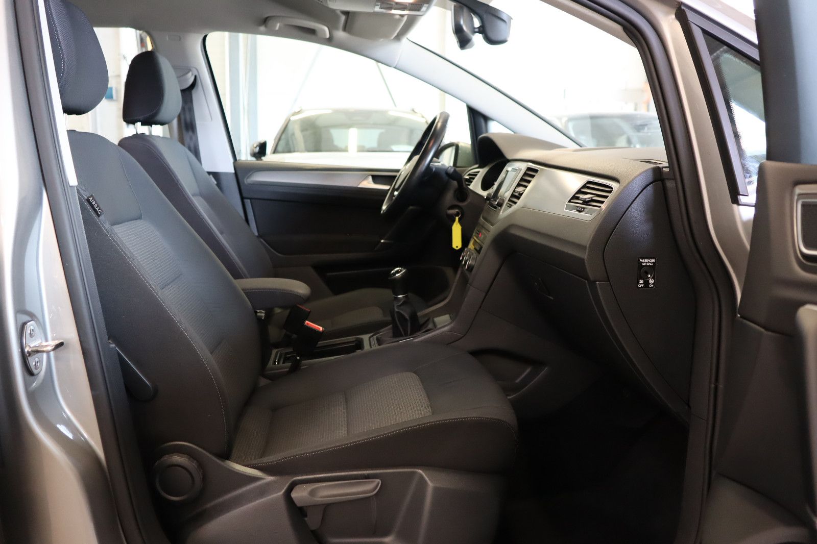 Fahrzeugabbildung Volkswagen Golf Sportsvan VII Comfortline Navi PDC SHZ Temp