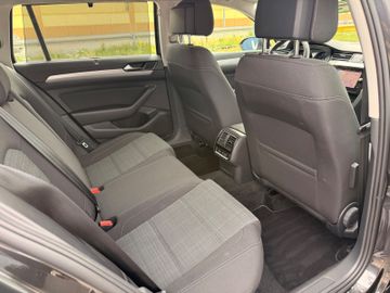 Volkswagen Passat Variant - 11
