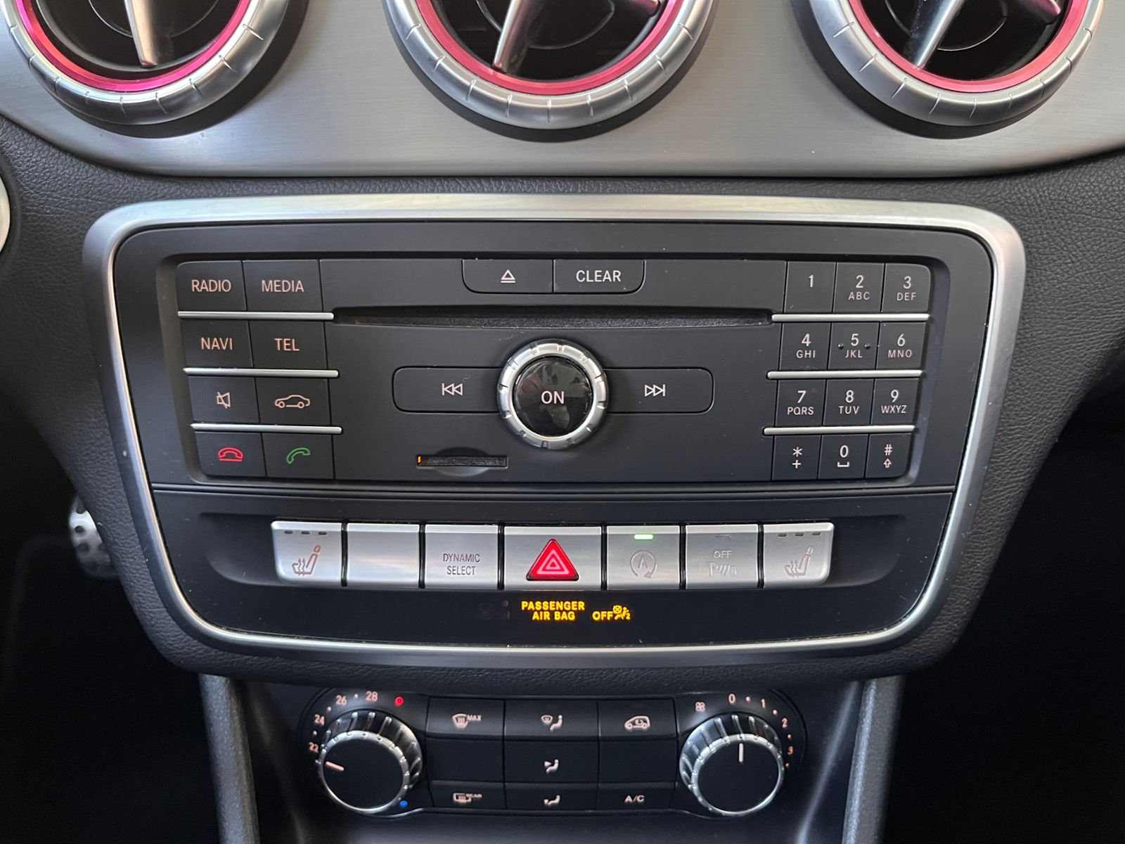 Fahrzeugabbildung Mercedes-Benz CLA 250 Shooting Brake AMG Line ACC LED
