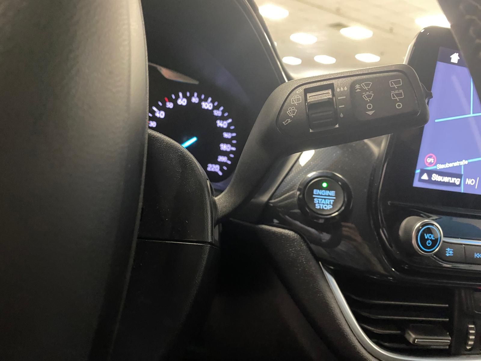 Fahrzeugabbildung Ford Fiesta 1.0 EcoBoost KAT ST-Line APP+KLIMA+RFK+PD