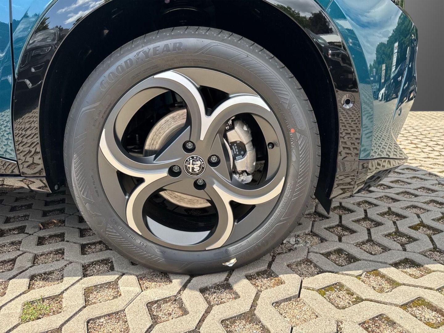Fahrzeugabbildung Alfa Romeo Junior Ibrida Sport Speciale 1,2 VGT 107kW MY26