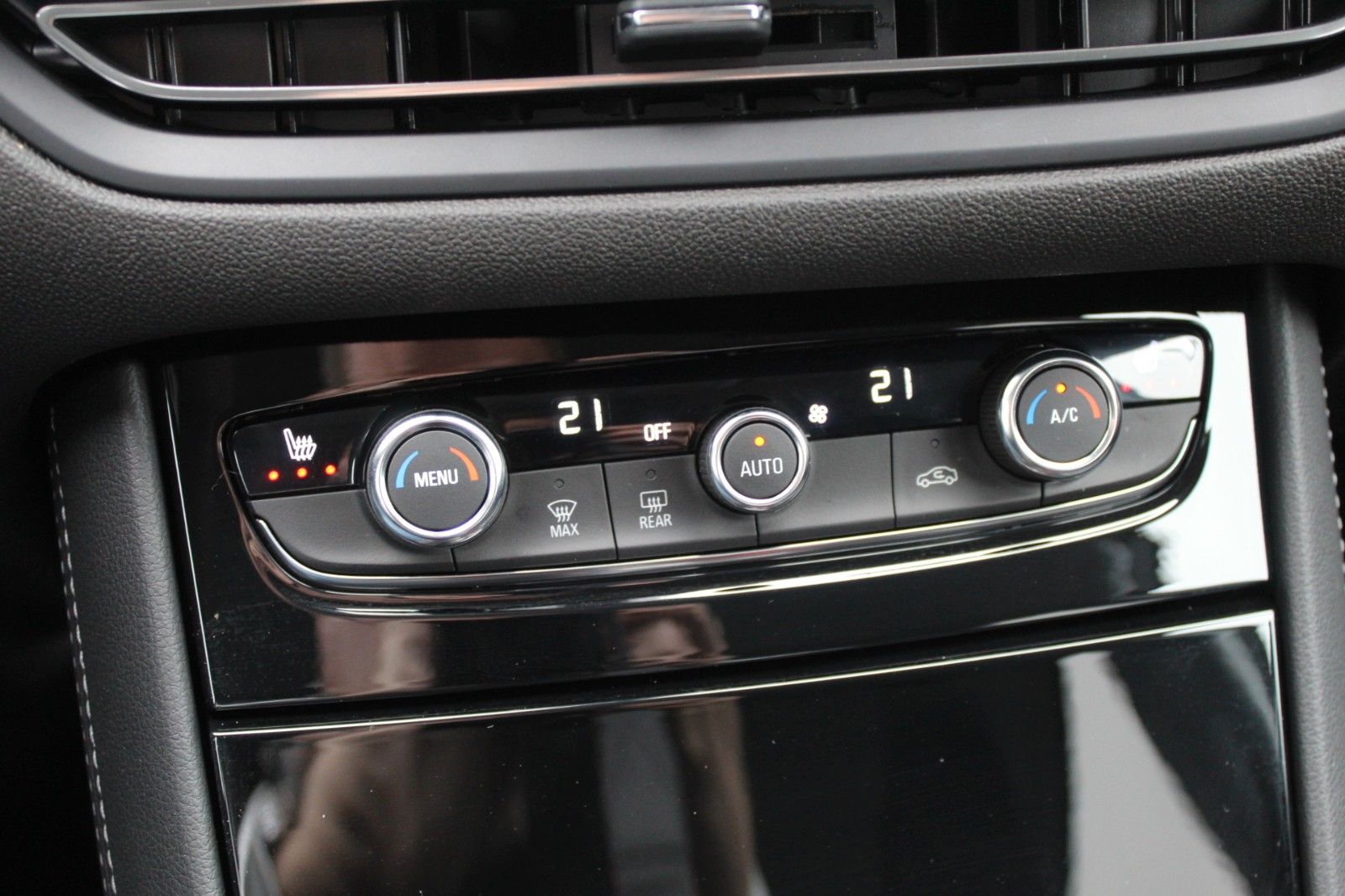 Fahrzeugabbildung Opel Grandland*SHZ*LHZ*360°Kamera*PDC*LED*Keyless