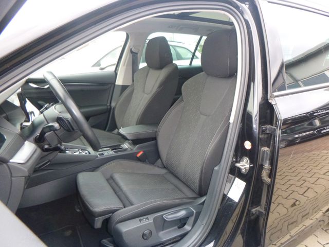 Fahrzeugabbildung Skoda Octavia Combi 2.0 TDI, Clever>AUT/AHK/PANO/ACC<