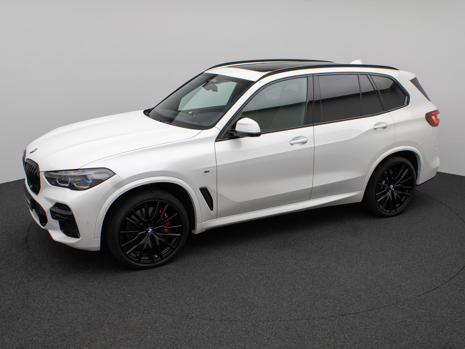 Fahrzeugabbildung BMW X5 xD40d M Sport Panorama Laser 360°HUD DAB B&W