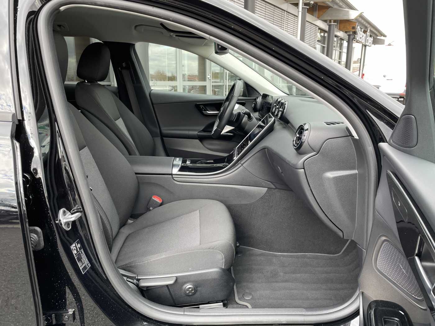 Fahrzeugabbildung Mercedes-Benz C 200 d T 9G R-Kamera+DISTR+TOTW +DAB