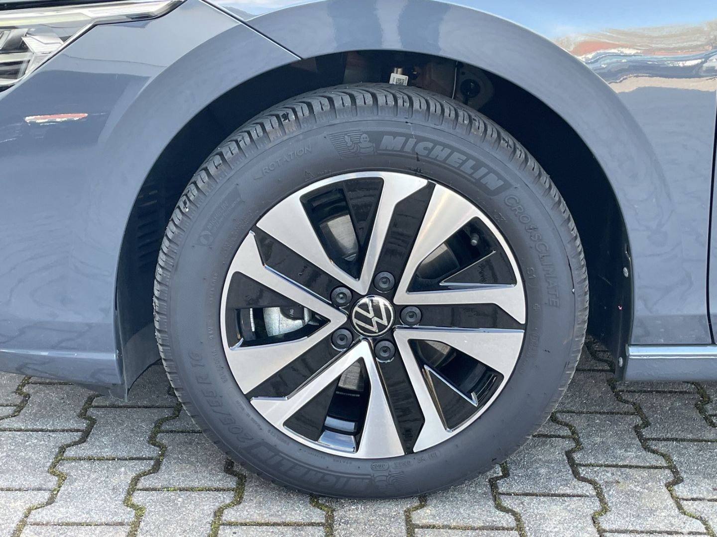 Golf VIII 1.5 eTSI DSG Energy AHK/Kamera/ACC/Nav