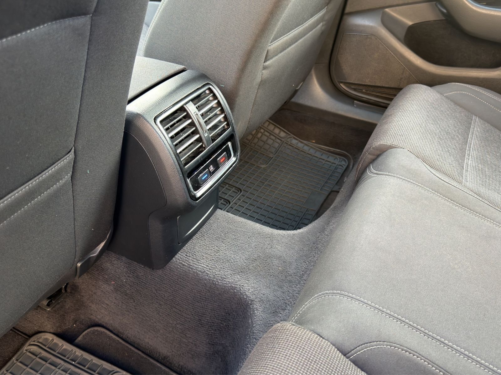 Fahrzeugabbildung Volkswagen Passat Variant Comfortline BMT/Start-Stopp