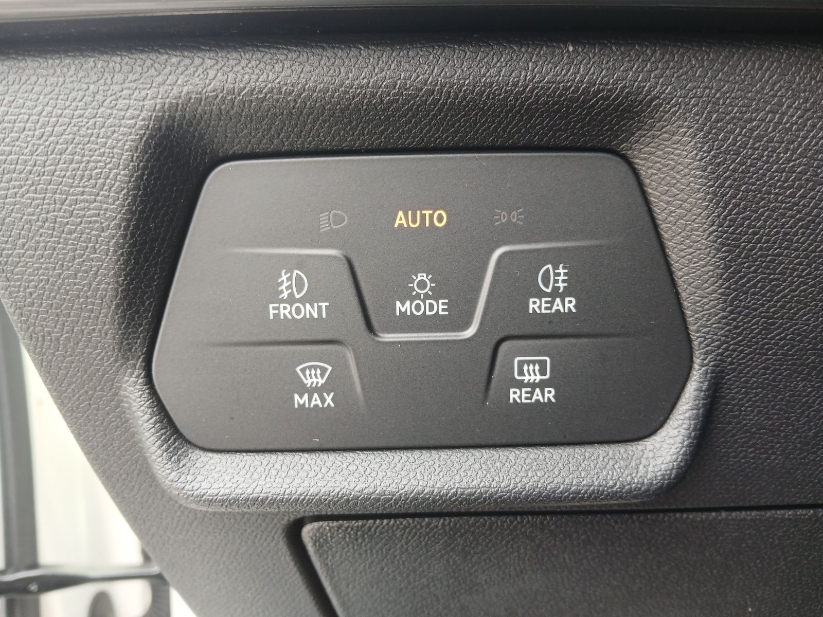 Fahrzeugabbildung CUPRA Leon SP TSI DSG LED AHK Navi ACC RFK SH