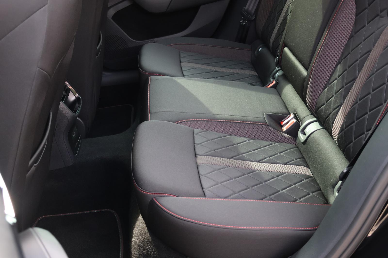 Skoda Octavia Combi 2.0 RS DSG LED Navi Sitzheizung
