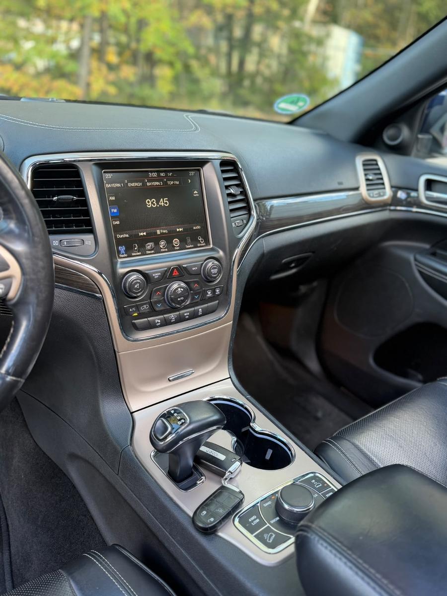 Jeep Grand Cherokee Overland 3.0 V6 CRD 250 ch BVA 4x4 / 162 000 km / Toit panoramique / Cuir Nappa / Caméra / Attelage