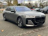BMW M760e xDrive Fond Enter B&O SKY LOUNGE VOLLAUS