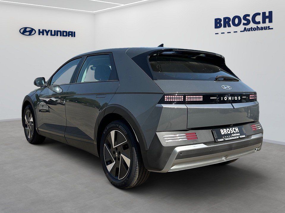 Fahrzeugabbildung Hyundai IONIQ 5 MY25 63 kWh BASIS WÄRMEPUMPE 440KM-RANGE