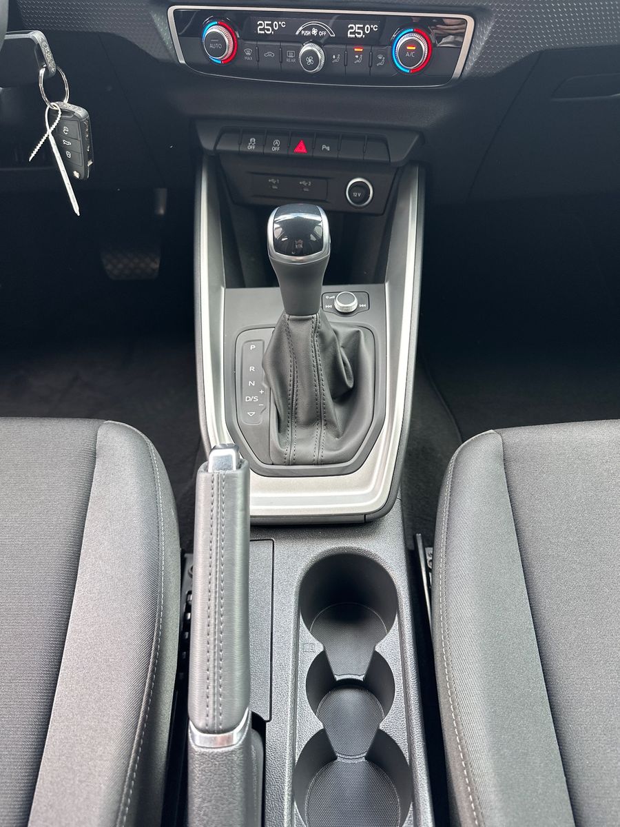 Fahrzeugabbildung Audi A1 35 TFSI Sportback Aut. NAV+PDC+DAB+VCOCKPIT
